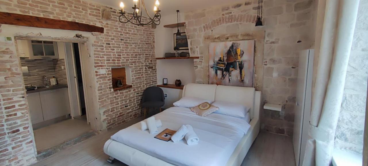 Studios Kadena Trogir - 18Th Century Stone House 외부 사진