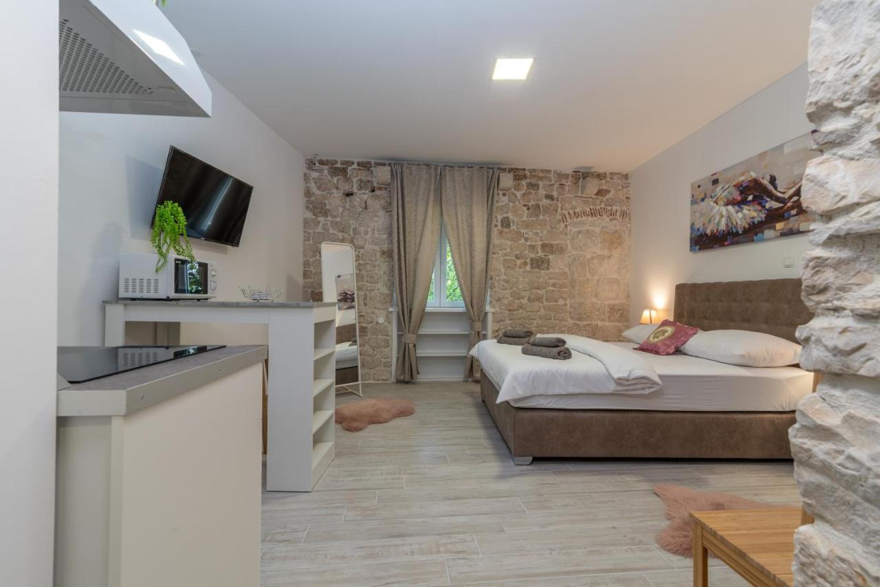 Studios Kadena Trogir - 18Th Century Stone House 외부 사진